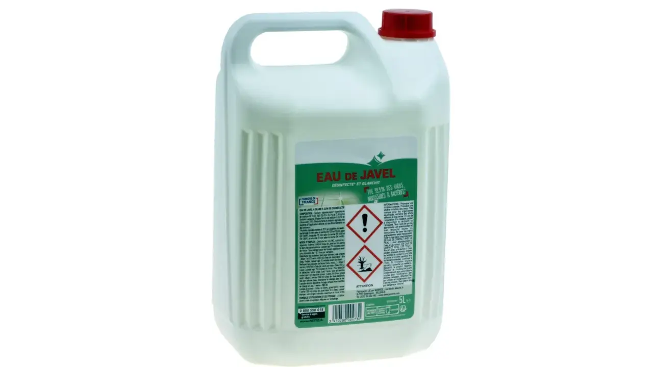 Bidon d'eau de Javel 5L, idéal pour désinfecter et blanchir. Utile comme javel désherbant pour un jardin impeccable.