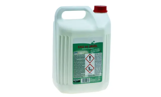 Bidon d'eau de Javel 5L, idéal pour désinfecter et blanchir. Utile comme javel désherbant pour un jardin impeccable.